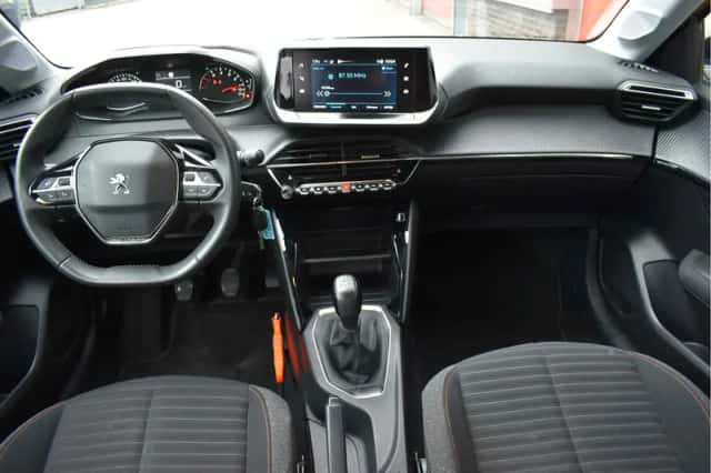 Peugeot 208 (2022) thumbnail 3