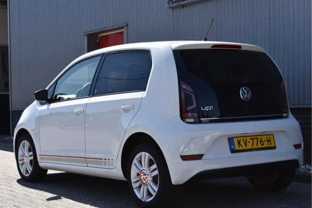 Volkswagen Up! (2017) thumbnail 2