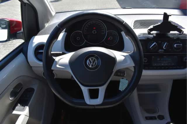 Volkswagen Up! (2017) thumbnail 3