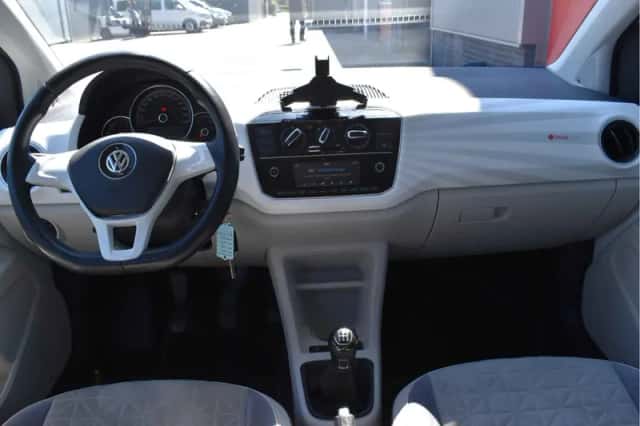 Volkswagen Up! (2017) thumbnail 4