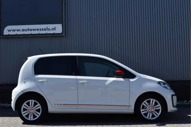Volkswagen Up! (2017) thumbnail 6