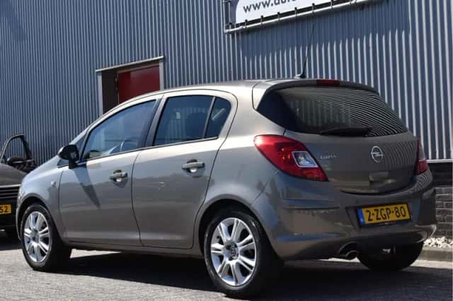 Opel Corsa (2014) thumbnail 2