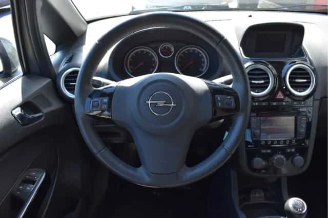 Opel Corsa (2014) thumbnail 4