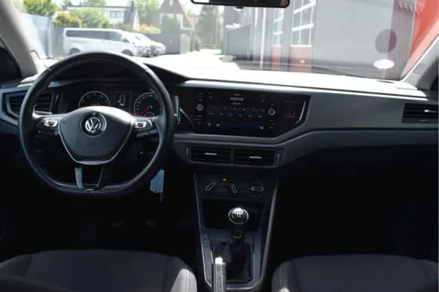 Volkswagen Polo (2018) thumbnail 3