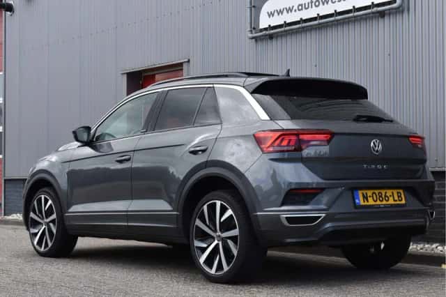 Volkswagen T-Roc (2020) thumbnail 2