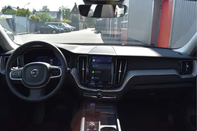 Volvo XC60 (2023) thumbnail 3
