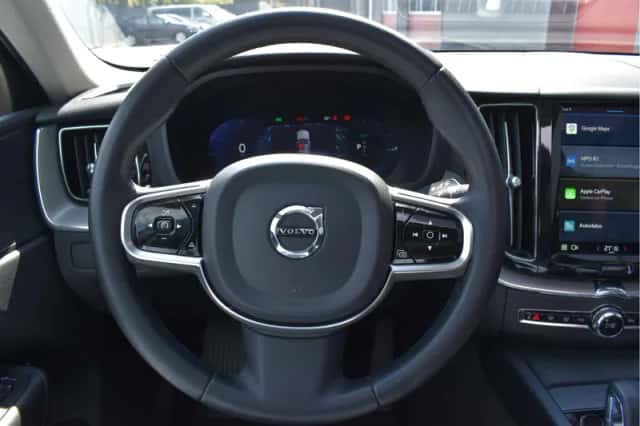 Volvo XC60 (2023) thumbnail 4