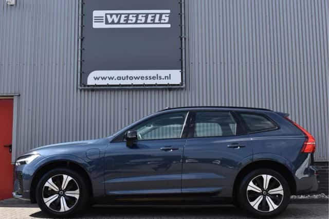 Volvo XC60 (2023) thumbnail 5