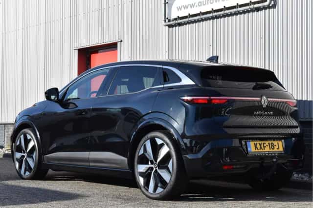 Renault Mégane E-Tech (2022) thumbnail 2