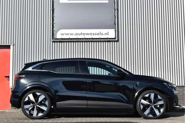 Renault Mégane E-Tech (2022) thumbnail 6