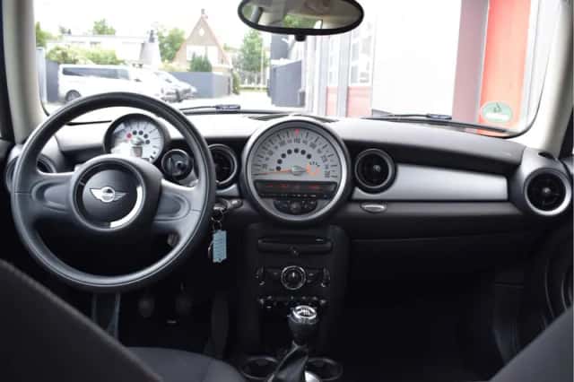 MINI Cooper (2014) thumbnail 3
