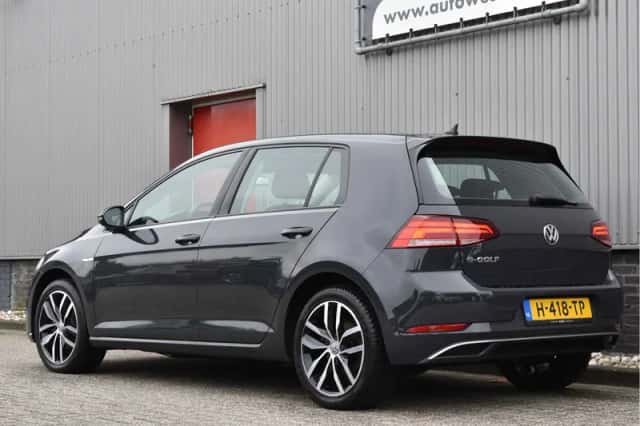 Volkswagen e-Golf (2020) thumbnail 2