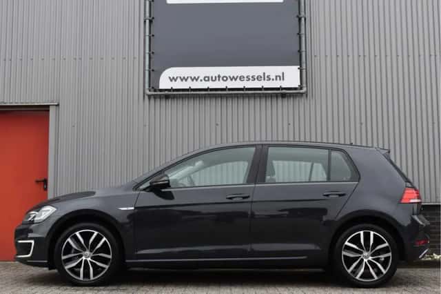 Volkswagen e-Golf (2020) thumbnail 5
