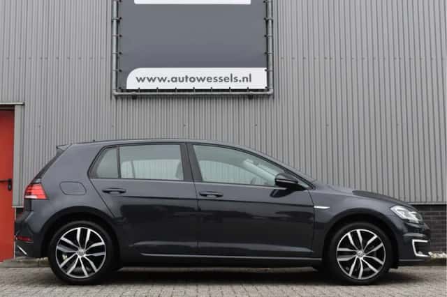Volkswagen e-Golf (2020) thumbnail 6