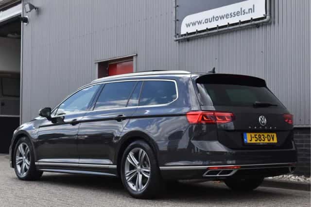 Volkswagen Passat (2020) thumbnail 2