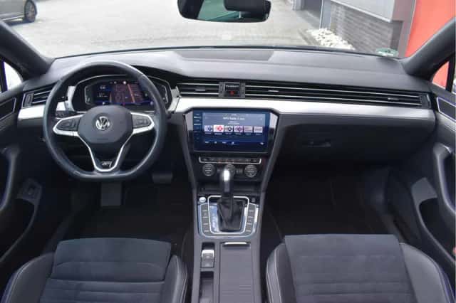 Volkswagen Passat (2020) thumbnail 3