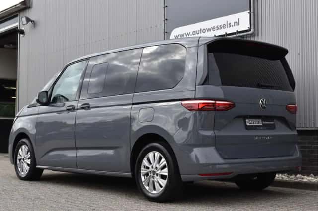 Volkswagen Multivan (2022) thumbnail 2