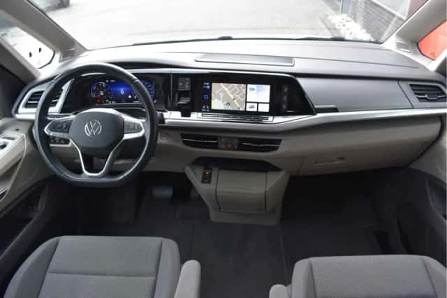 Volkswagen Multivan (2022) thumbnail 3