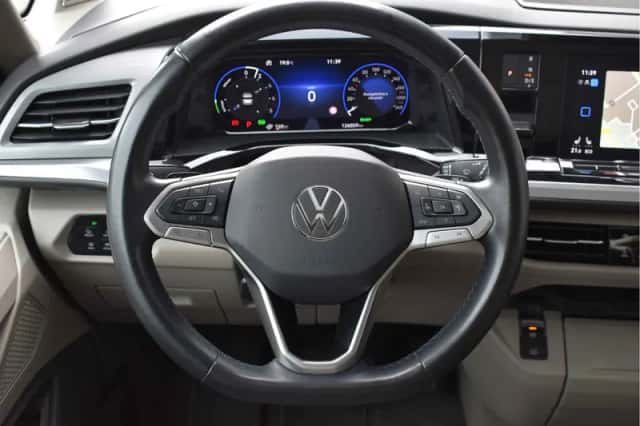 Volkswagen Multivan (2022) thumbnail 4
