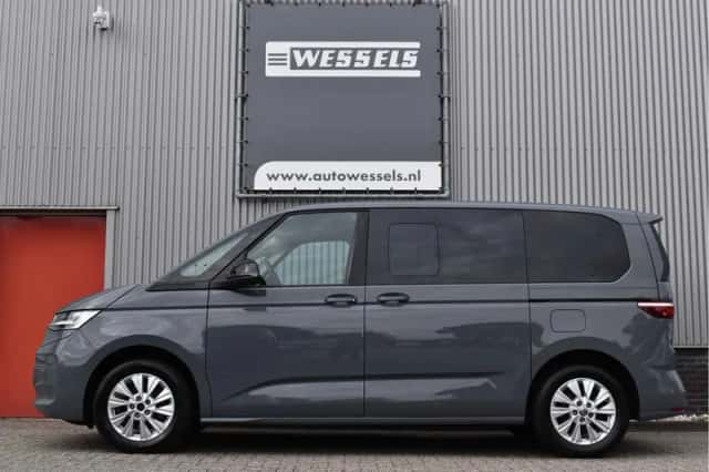 Volkswagen Multivan (2022) thumbnail 5