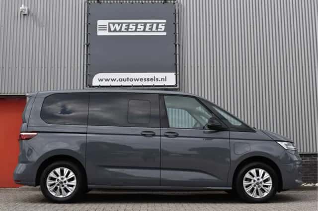 Volkswagen Multivan (2022) thumbnail 6