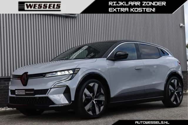 Renault Mégane E-Tech (2022) thumbnail 1