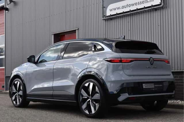 Renault Mégane E-Tech (2022) thumbnail 2