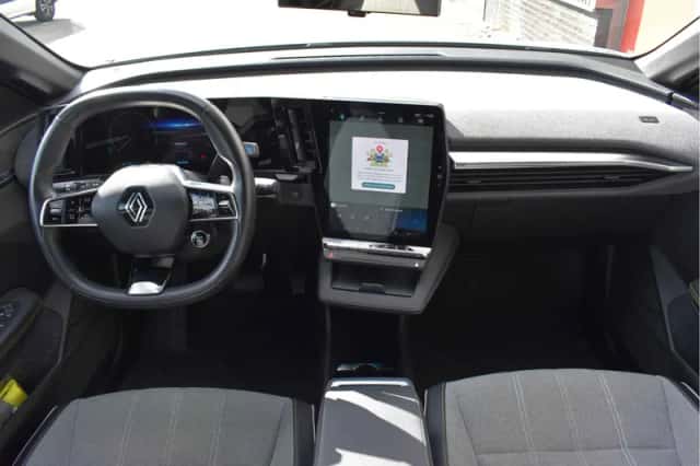 Renault Mégane E-Tech (2022) thumbnail 3