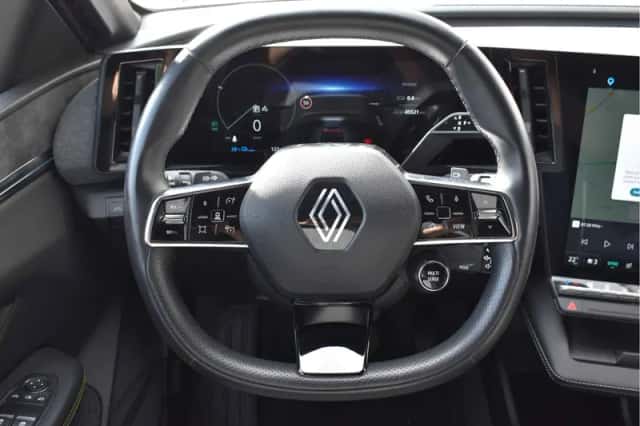 Renault Mégane E-Tech (2022) thumbnail 4