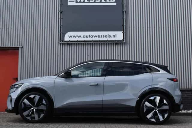 Renault Mégane E-Tech (2022) thumbnail 5