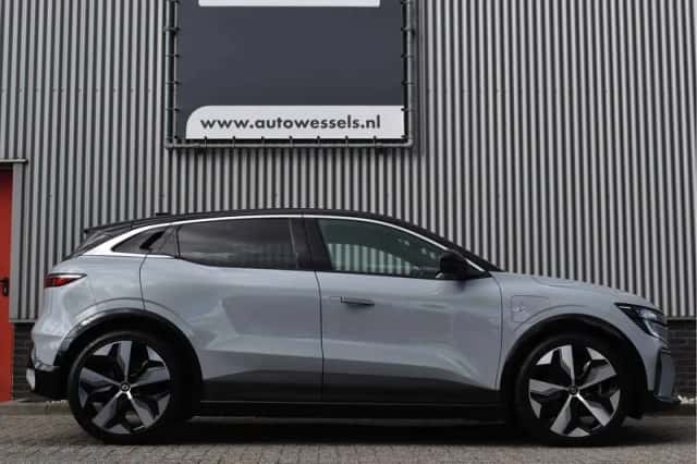 Renault Mégane E-Tech (2022) thumbnail 6