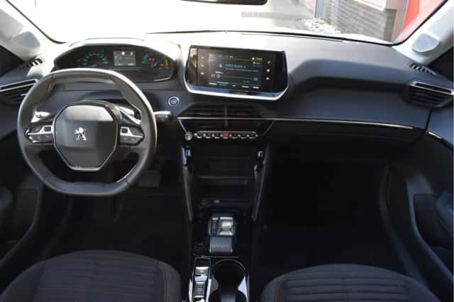 Peugeot e-208 (2022) thumbnail 3