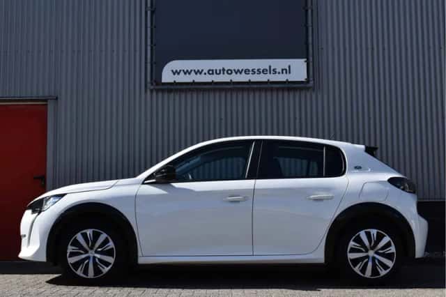 Peugeot e-208 (2022) thumbnail 5