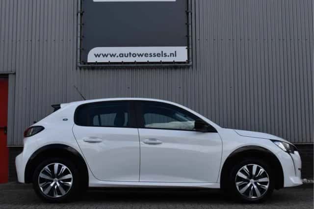 Peugeot e-208 (2022) thumbnail 6
