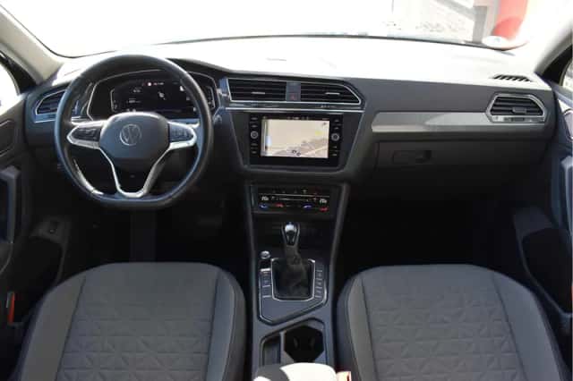Volkswagen Tiguan (2022) thumbnail 3