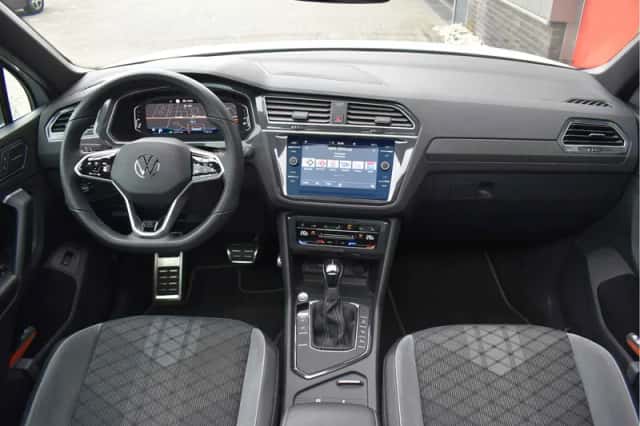 Volkswagen Tiguan (2021) thumbnail 3