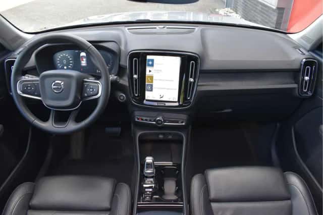 Volvo XC40 (2023) thumbnail 3