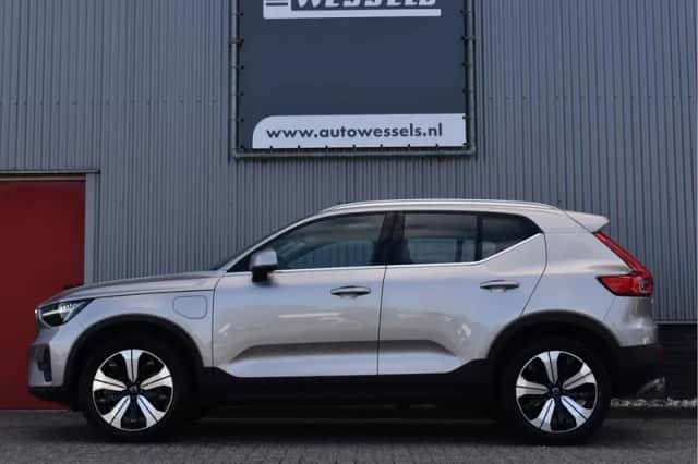 Volvo XC40 (2023) thumbnail 5