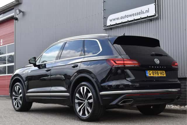 Volkswagen Touareg (2019) thumbnail 2