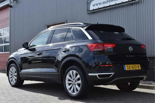 Volkswagen T-Roc (2018) thumbnail 2