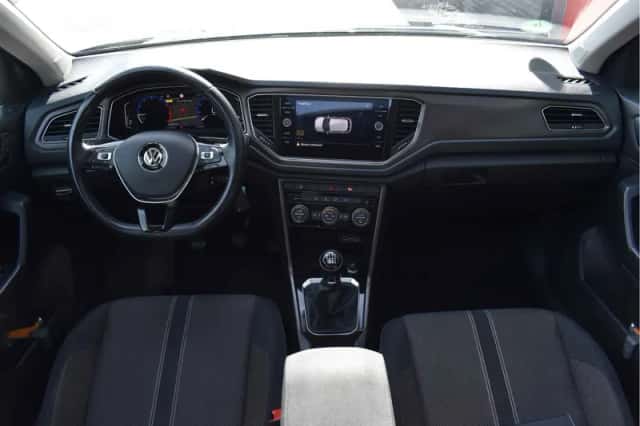 Volkswagen T-Roc (2018) thumbnail 3