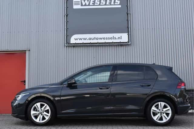 Volkswagen Golf (2023) thumbnail 3