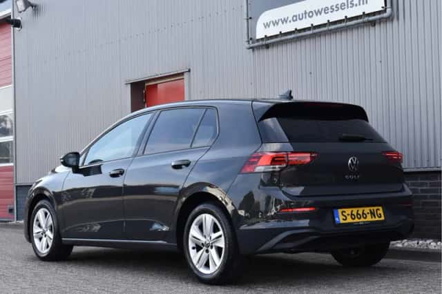 Volkswagen Golf (2023) thumbnail 4