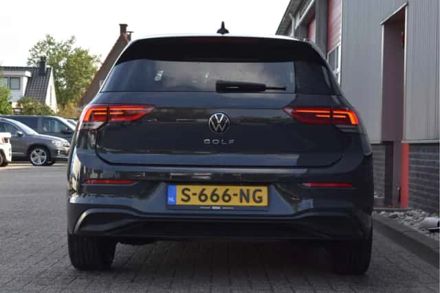 Volkswagen Golf (2023) thumbnail 5
