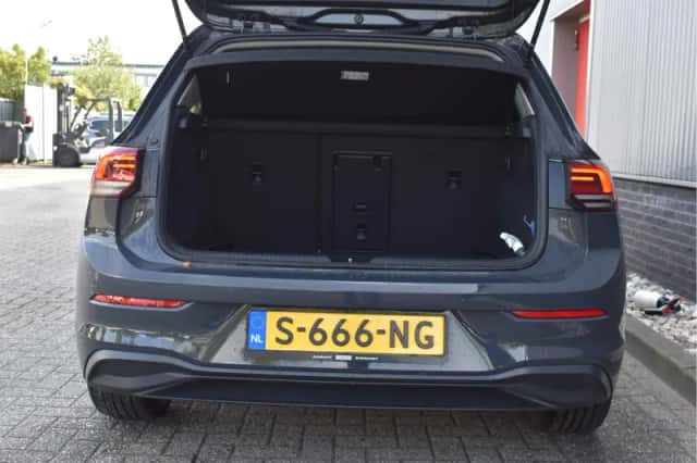 Volkswagen Golf (2023) thumbnail 6