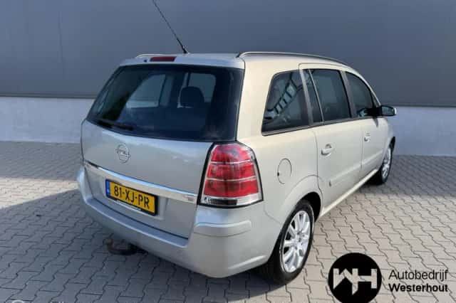 Opel Zafira (2007) thumbnail 4