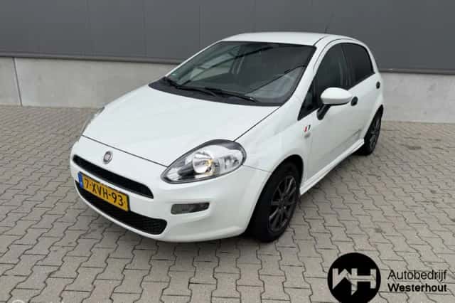 Fiat Punto (2014) thumbnail 2