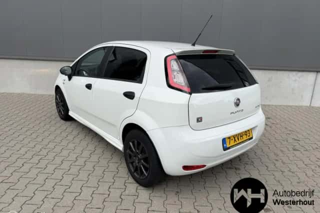 Fiat Punto (2014) thumbnail 3
