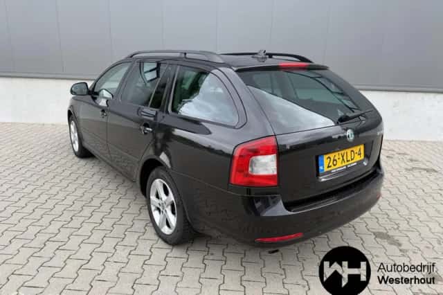 Škoda Octavia (2012) thumbnail 3