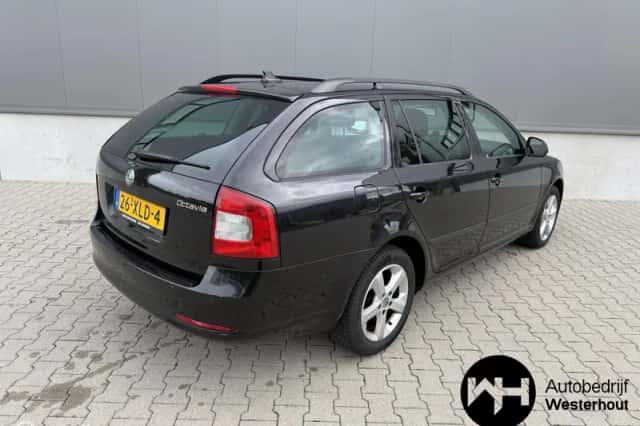 Škoda Octavia (2012) thumbnail 4